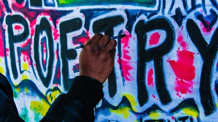 La poésie contemporaine en bibliothèque